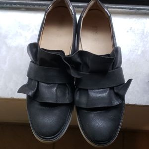 Geox slip-on sneaker black with ruffles